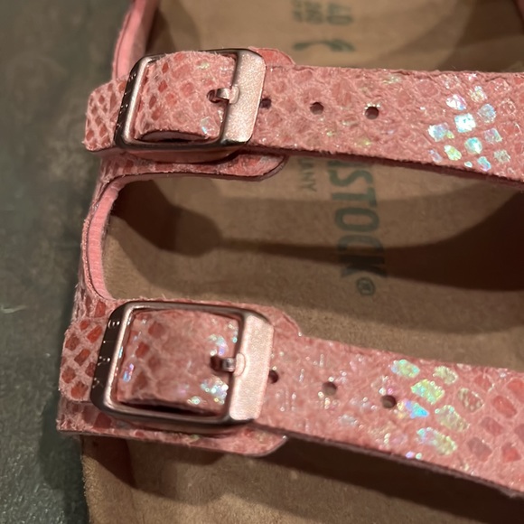 Birkenstock Pink Snakeskin Print with Rose Gold Buckles Size 40 NWT - Picture 3 of 10